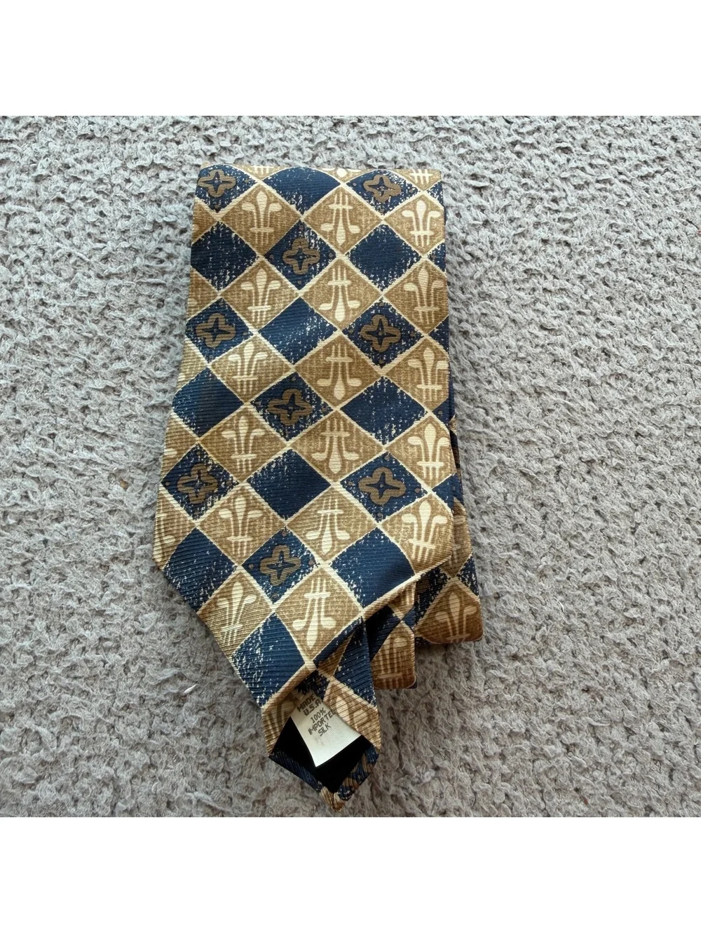 Vintage 1990s Made in USA 100% Silk Geometric Diamond Necktie Navy Tan 4